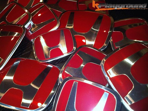 06-11 CIVIC RED H REAR EMBLEM